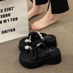 【增高显瘦❗️水钻套趾凉拖鞋】一脚蹬设计穿脱便捷，缎面材质柔软亲肤，水钻点缀增添精致感，厚底设计增高不累脚，外穿2026新款仙女风增高厚底沙滩配裙子凉鞋★美物社