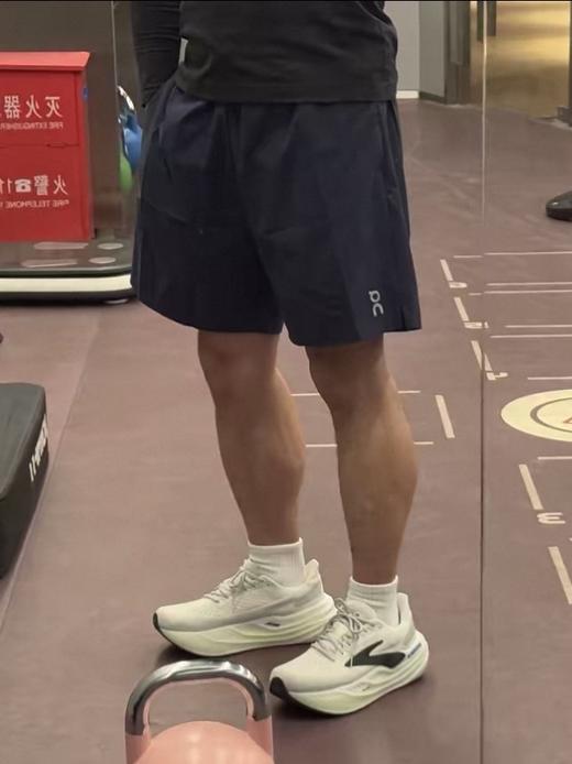 毒家，三色！ 瑞士 On昂跑Essential Shorts 轻量快干跑步运动短裤   开叉on短裤 商品图7