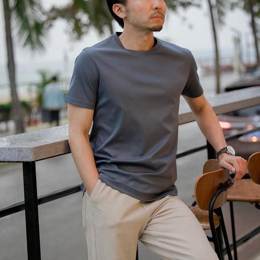 【单拍不发！99元3件】爱凯莉·桑蚕丝丝光棉T恤 既有真丝的凉感，亦有纯棉般的细腻亲肤 商品图4