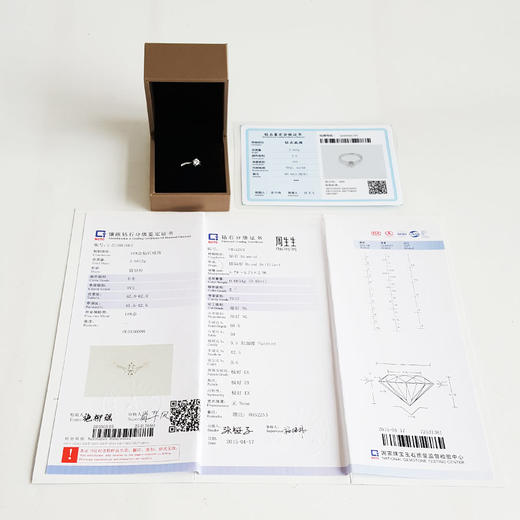 周生生AU750白金经典简约四爪款0.40克拉钻石戒指 13号（戒圈可改） 240426AK15 商品图1