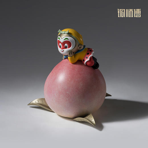铜师傅《大闹天宫之悟空戏桃》正版授权 孙悟空齐天大圣铜摆件 商品图3