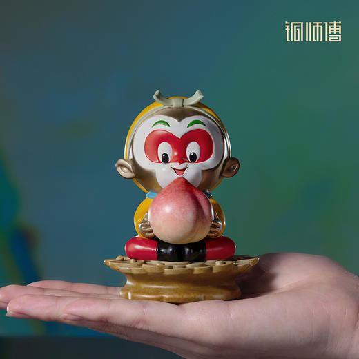 铜师傅《大闹天宫之悟空献桃》正版授权 孙悟空齐天大圣铜摆件 商品图4