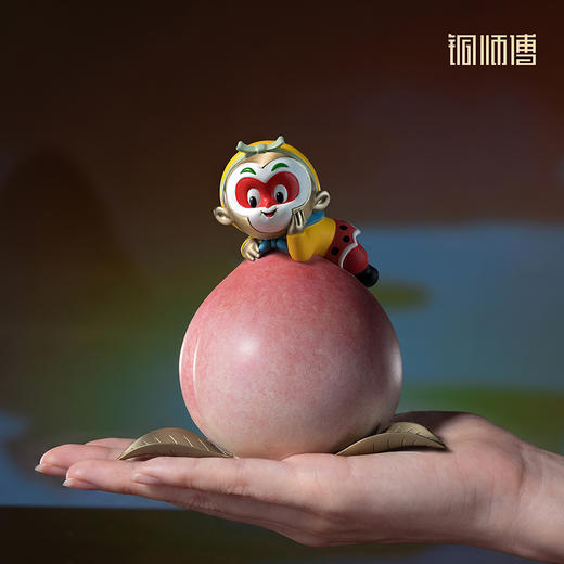 铜师傅《大闹天宫之悟空戏桃》正版授权 孙悟空齐天大圣铜摆件 商品图4