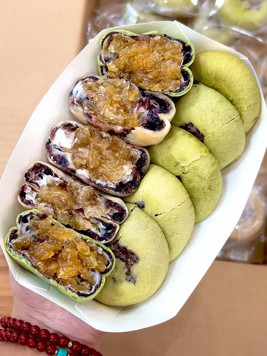 「龙井银耳八珍饼」 手工麻薯拉丝👏🏻 龙井清香解暑🍃 八珍甄选食材 清甜不腻🌾选用墨江紫米 手工慢熬 入口香甜 糯而不腻  商品图5