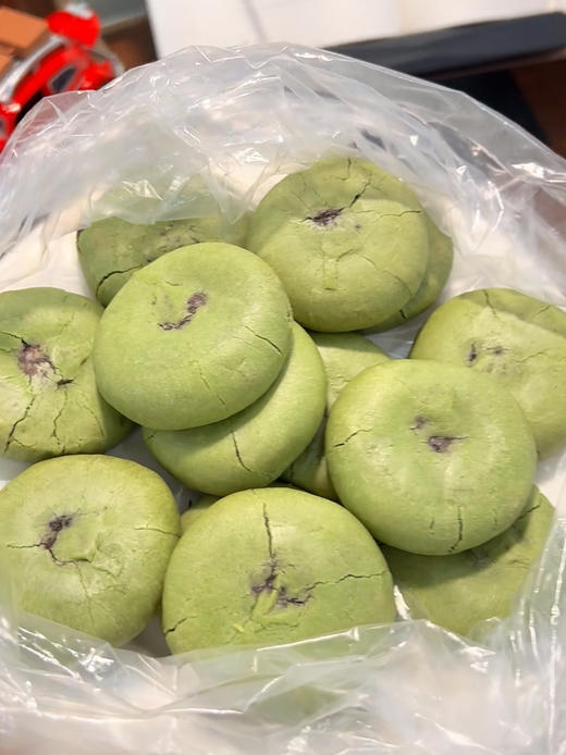 「龙井银耳八珍饼」 手工麻薯拉丝👏🏻 龙井清香解暑🍃 八珍甄选食材 清甜不腻🌾选用墨江紫米 手工慢熬 入口香甜 糯而不腻  商品图4