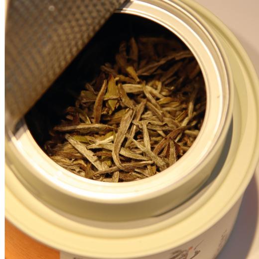 懂茶帝春茶季磻溪核心产区.2017年流年.白毫银针盒装福鼎散茶50g 商品图1