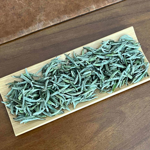 懂茶帝-福鼎白茶2024年特级老树头采白毫银针250g/箱 商品图3