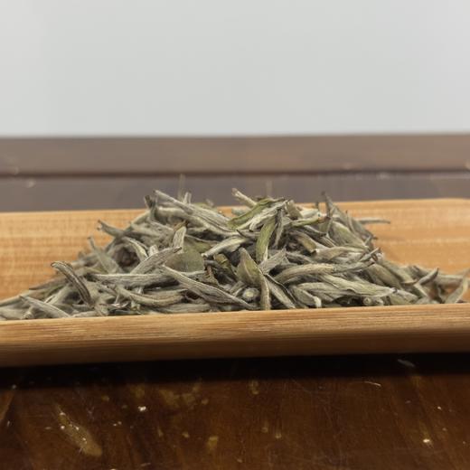 懂茶帝-管阳高山云雾村官甄选2019年头采白毫银针福鼎白茶500g 商品图2