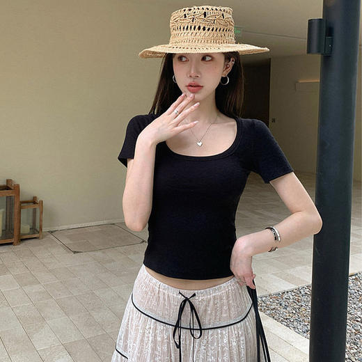 西遇纯欲风方领短袖T恤女2026夏季新款正肩纯色修身辣妹短款上衣SS060372 商品图0