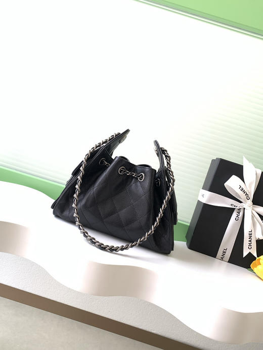 春季特惠💰1150 原单香奈儿 球纹皮 小号 25p迷你号
香奈儿hobo腋下包 嬉皮腋下包小号AS5631
复古金币纽扣抽绳水桶包+菱格纹 商品图2