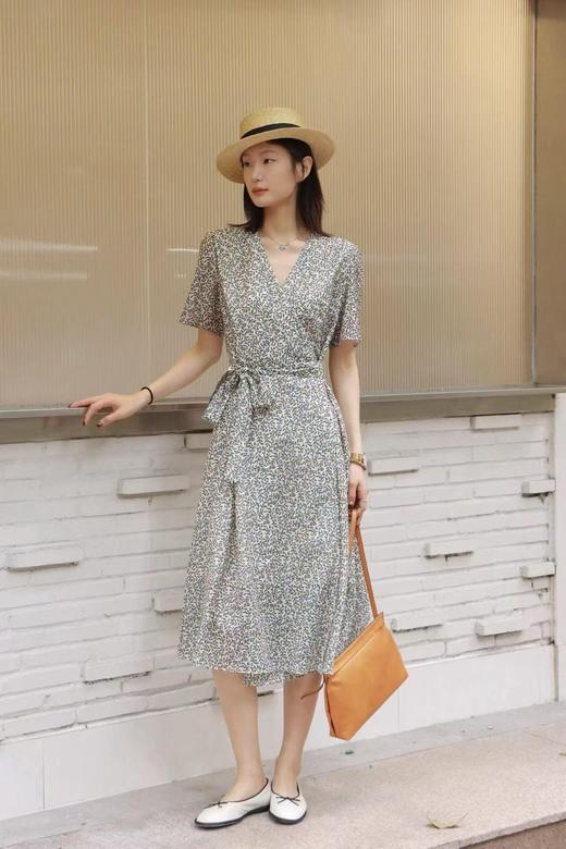 小禾同款黄底蓝果印花v领中长连衣裙 商品图3