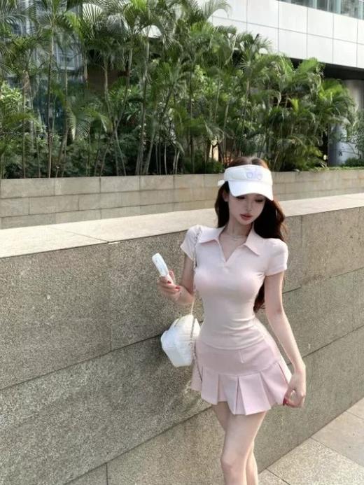 巨显腰细的 V 领Polo短 T 商品图4