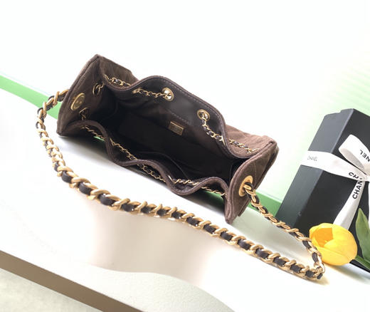 春季特惠💰1150 原单香奈儿 小号 25p迷你磨砂皮
香奈儿hobo腋下包 嬉皮腋下包小号AS5631
复古金币纽扣抽绳水桶包+菱格纹 商品图7