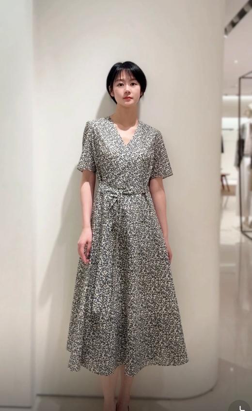 小禾同款黄底蓝果印花v领中长连衣裙 商品图8