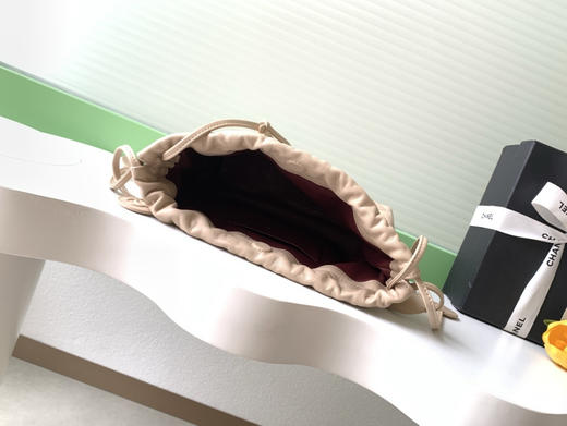 春季特惠💰1060 原单香奈儿 26s福袋菱格抽绳水桶包AS5227 商品图7