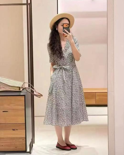 小禾同款黄底蓝果印花v领中长连衣裙 商品图7