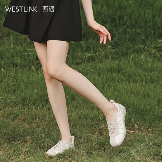 西遇懒人德训鞋女2026夏季新款复古镂空透气无鞋带软底运动休闲鞋V0066422 商品图3