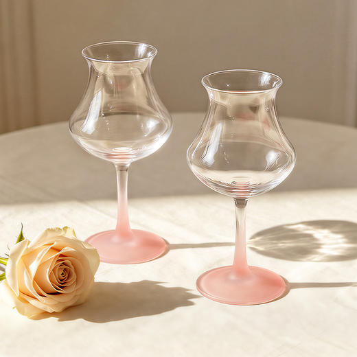 摩登主妇红酒杯高脚杯女士高颜值葡萄酒杯家用鸡尾酒杯微醺小酒杯 商品图0