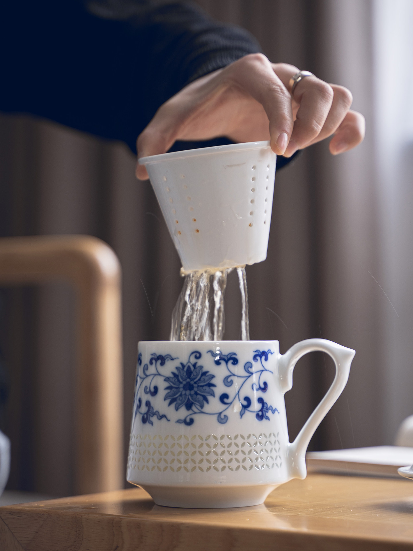 富玉 |  富玉陶瓷景德镇玲珑瓷茶杯高端个人专用办公室泡茶过滤茶水分离杯