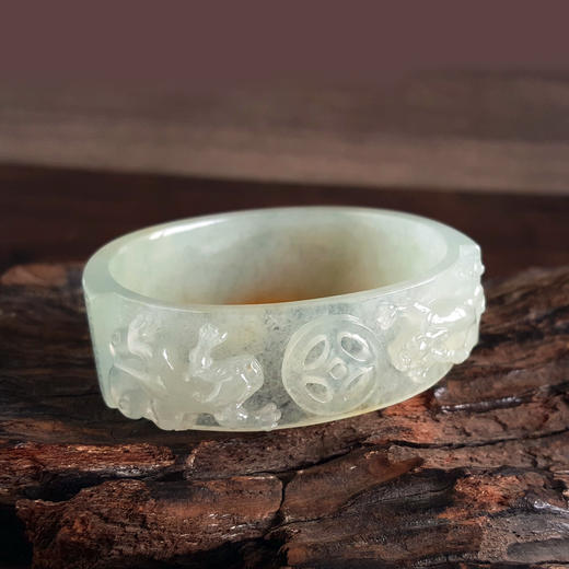 【天然正品】A货翡翠 天然贵妃细腻无裂61.5号冰种飘黄雕双貔貅抱财翡翠手镯 030526TJ14 商品图4