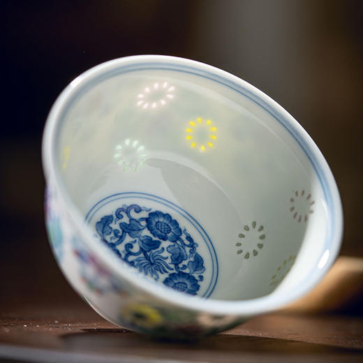富玉窑 丨景德镇手工青花斗彩团菊玲珑主人杯盖碗茶具套组 商品图6