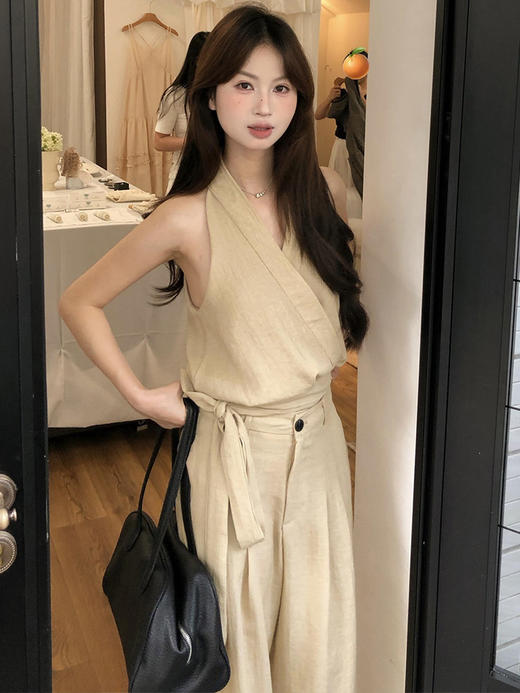 西遇挂脖V领背心阔腿裤套装女2026夏季新款气卡其色质通勤两件套SS060402 商品图3