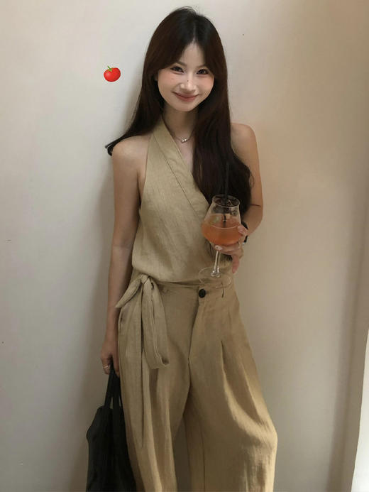 西遇挂脖V领背心阔腿裤套装女2026夏季新款气卡其色质通勤两件套SS060402 商品图4