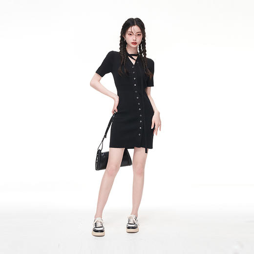 法式连衣裙女2023春性感优雅纯欲挂脖斜开襟通勤短裙小黑裙子LCH39026 商品图1