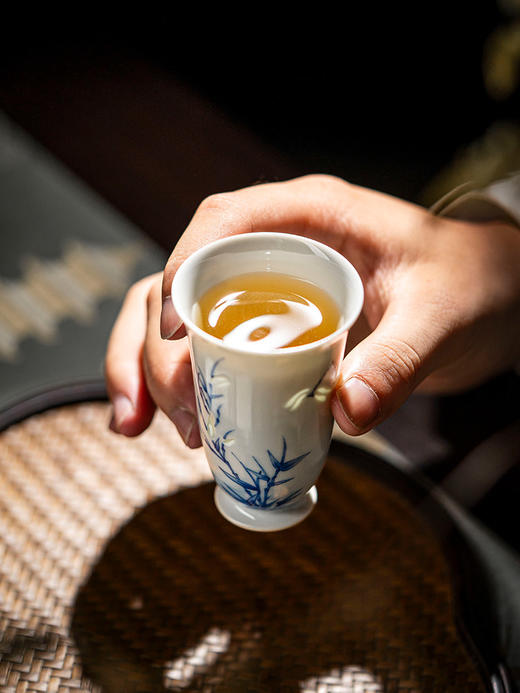 富玉窑 丨 富玉陶瓷主人杯单杯景德镇手绘青花玲珑梅兰竹菊小茶杯闻香品茗杯 商品图11
