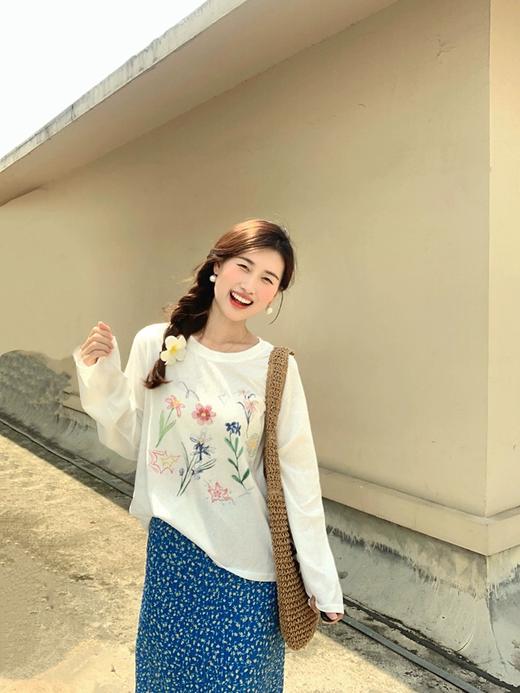 💙克莱因蓝碎花半裙 + 手绘白T罩衫 商品图3