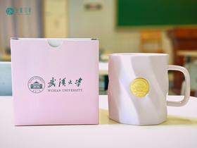 武大珞珈水纹铜章杯马克杯
