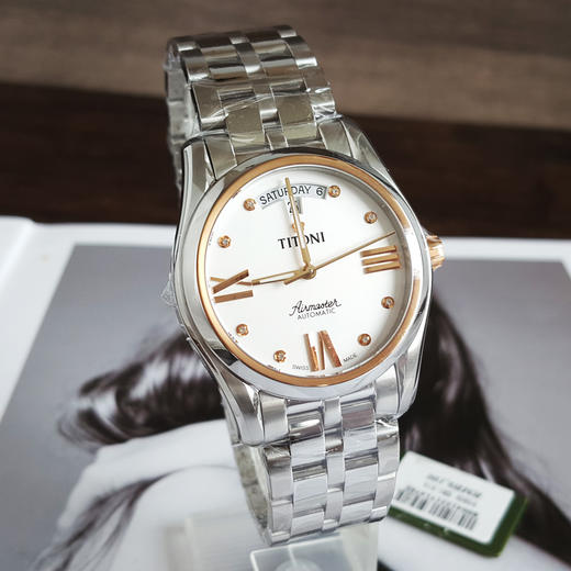 【全新】TITONI 梅花93808 SRG-616自动机械机芯星期日期显示镶水钻39MM（男款）Airmaster 空中霸王系列间金180426NJ31 商品图3