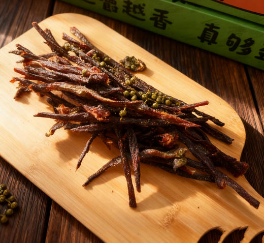 追剧嘴巴闲得慌？来根大力水手一根猪！🔥辣劲够足还不烧胃，嚼着全是肉丝香，不知不觉就炫完一包～ ✅原切三号里脊肉 ✅72小时低温风干，肉质饱满 商品图2