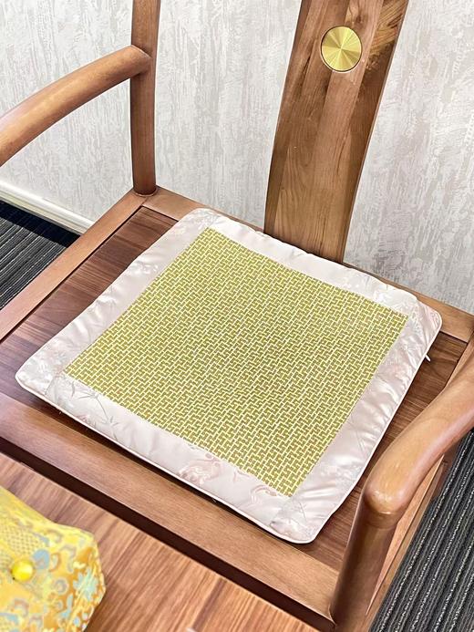 ‼️炎炎夏日的拍档 【盐掌柜锦缎凉感坐垫】 椅子，家中，办公室，车上，四季都可用！💥 ✅四季通用，无烟艾灸温润全身  商品图6