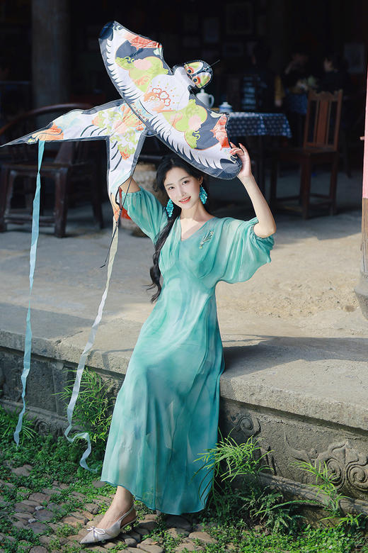 逸红颜明月优选 #『碧波潋滟』真丝乔其晕染两件套｜烟雨朦胧连衣裙 🌧️ 吊带可单穿·一衣两穿飘逸如风雾里青~ 商品图1