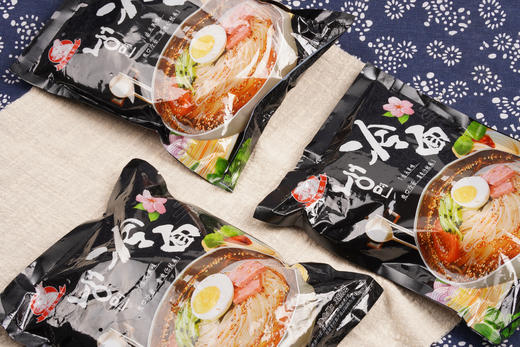 😍筋道爽滑，酸辣鲜甜🥰咸辣适中💰19.9到手4袋❗【小麦冷面】🍜超劲道的面条，冰冰凉的汤底😋 ✅优质小麦制面，筋道 Q 弹😘酸甜冷面汁裹面，冰爽解腻。  商品图6