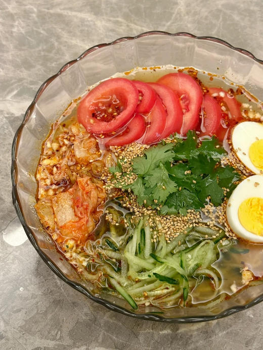 😍筋道爽滑，酸辣鲜甜🥰咸辣适中💰19.9到手4袋❗【小麦冷面】🍜超劲道的面条，冰冰凉的汤底😋 ✅优质小麦制面，筋道 Q 弹😘酸甜冷面汁裹面，冰爽解腻。  商品图5