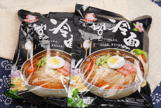 😍筋道爽滑，酸辣鲜甜🥰咸辣适中💰19.9到手4袋❗【小麦冷面】🍜超劲道的面条，冰冰凉的汤底😋 ✅优质小麦制面，筋道 Q 弹😘酸甜冷面汁裹面，冰爽解腻。  商品图0
