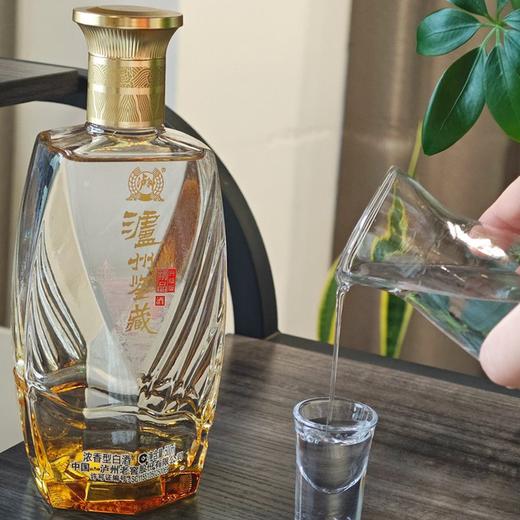 疯抢中！！【泸州老窖股份出品】【泸州鉴藏精品·升级版】52°浓香型白酒 500ml/瓶 送手提礼袋 商品图4
