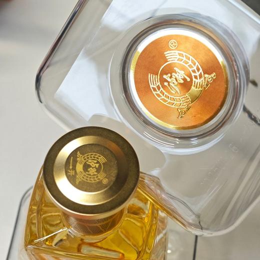 疯抢中！！【泸州老窖股份出品】【泸州鉴藏精品·升级版】52°浓香型白酒 500ml/瓶 送手提礼袋 商品图6