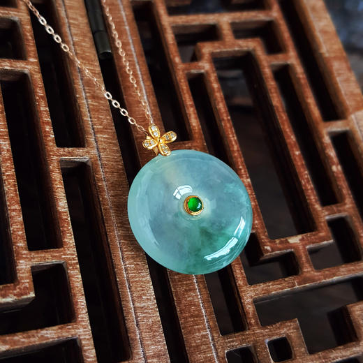 【天然正品】A货翡翠AU750黄金镶钻镶天然细腻冰种飘蓝花平安扣翡翠吊坠项链200526XY17 商品图5