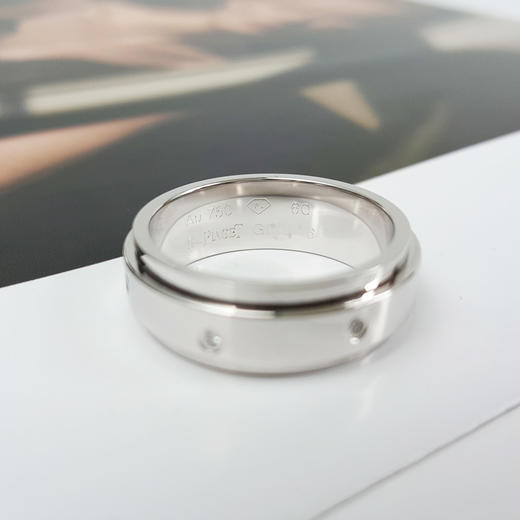 【95新】PIAGET伯爵18K白金宽版时来运转镶7钻戒指60号中性款180526TJ34 商品图4
