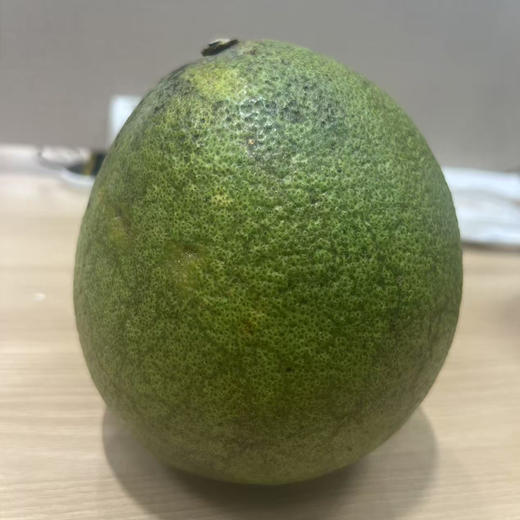 【泰国翡翠蜜柚】部分果皮带有花斑不影响口感 晒够太阳果肉红润透亮 晒得少果肉颜色清淡 清甜爆汁 味道无差别 商品图8