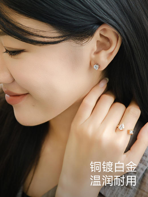 小灯泡 原装捷克宝仕奥莎®方晶锆石单钻耳钉JCG2EAR005 商品图4