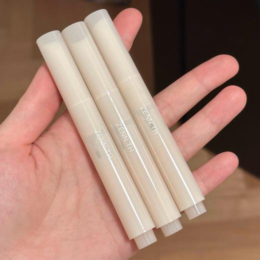 ZENN.TH丰润固体唇蜜 | 轻轻⼀抹就化开的⽔光质地清透又灵动，成膜后blingbling的玻璃质感 商品图2