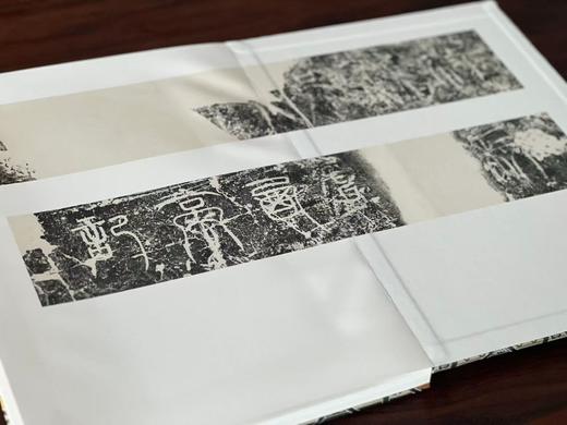 【特惠捡漏】《颜真卿修西亭记碑》，唐 颜真卿书，大16开，经折装，一函一册，外附赠品，浙江摄影出版社2023年一版一印。定价298，售价134元。 商品图3