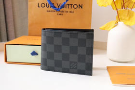 春夏特惠💰340 原单LV 新品上市！新品短款钱包M62288