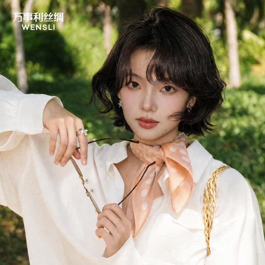 万事利SHINE系列双面印花小方巾-点彩派 商品图1