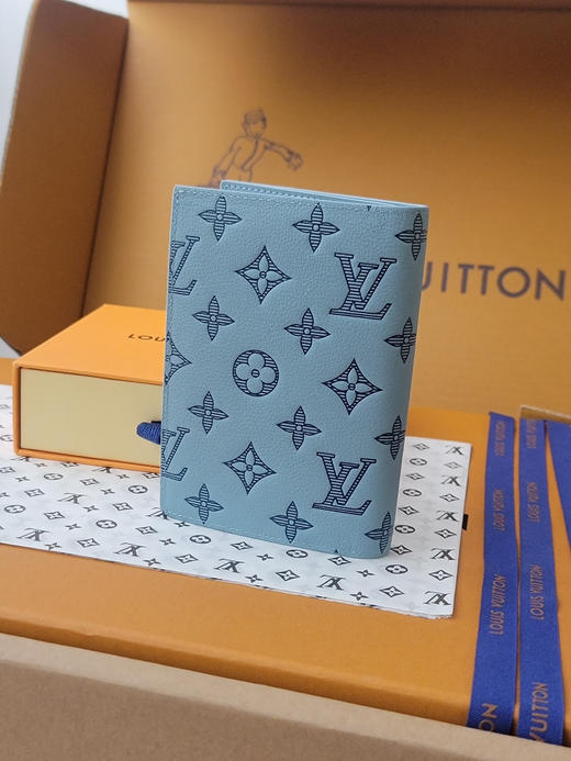 春夏特惠💰380 原单LV 卡包护照夹M14798冰蓝 商品图1