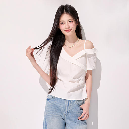 西遇纯欲风露肩短袖女2026夏新款白色交叉V领显瘦收腰设计感上衣SS060462 商品图3